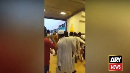 Umrah passengers caught fighting over ZamZam water at Karachi Airport
