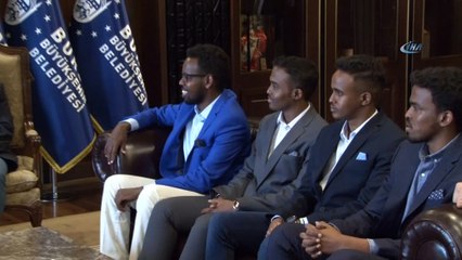 Somalili yetimlere bayram hediyesi