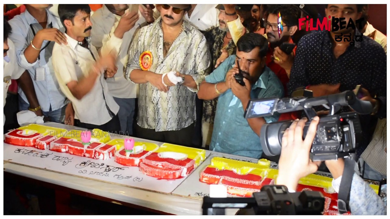 Ravichandran birthday : ಏಕಾಂಗಿ ಹುಟ್ಟುಹಬ್ಬವನ್ನು ಸಂಭ್ರಮಿಸಿದ ಕ್ರೇಜಿ ಫ್ಯಾನ್ಸ್ | Filmibeat Kannada