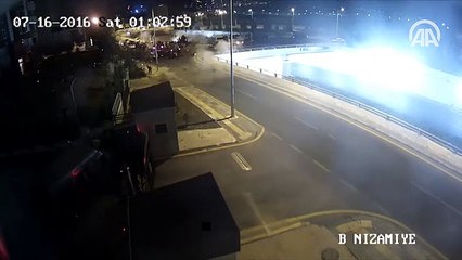 Darbecilerin sivil katliamı kameralarda