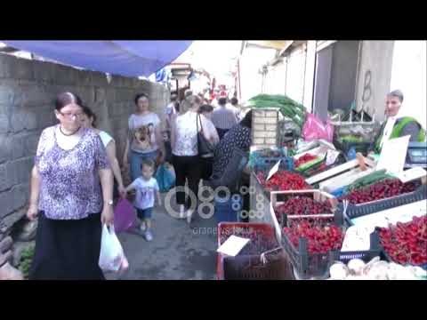 Ora News - Tregu i Kukësit jashtë çdo standardi higjeno-sanitar