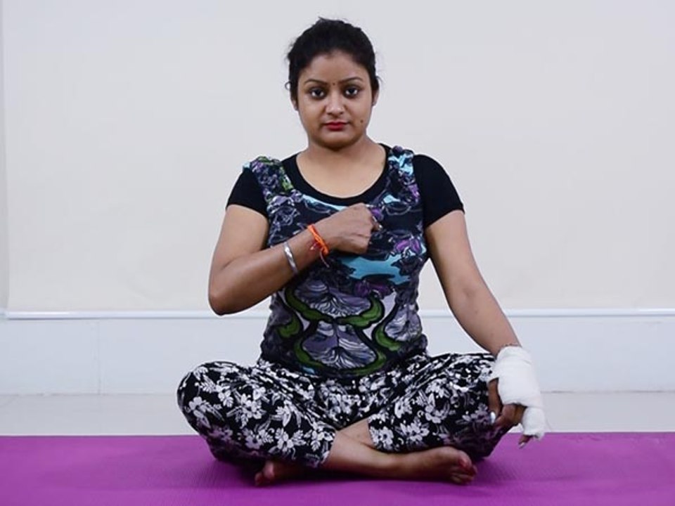 Acupressure to Breast Cancer | स्तन कैंसर से रहना है दूर तो दबायें ये Acupressure point | Boldsky