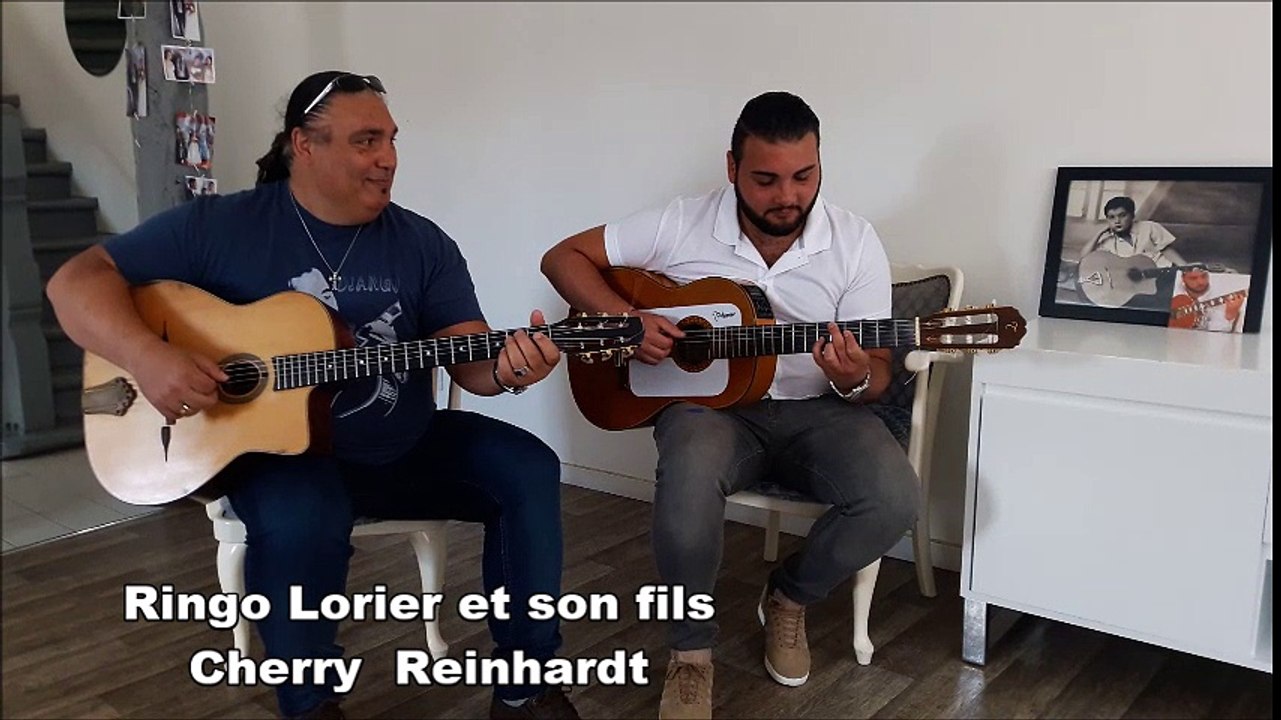 Un jeune guitariste manouche : Cherry Reinhardt