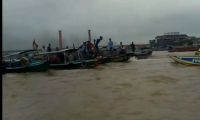 Download Video: Tabrakan Kapal Speedboat di Sungai Musi, 2 Penumpang Tewas