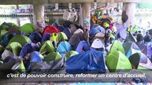 Paris: des migrants évacués trouvent refuge dans un gymnase