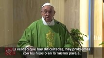 EL AMOR ES POSIBLE! HA DICHO EL PAPA EN SANTA MARTA El amor es capaz de hacer vivir enamorados dura