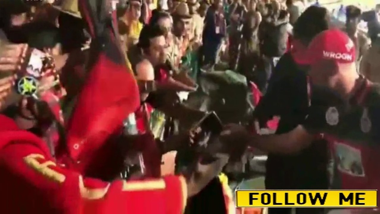एबी डिविलियर्स ने अपना पुरस्कार फैन को दिया !