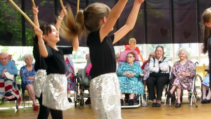 Un spectacle offert aux pensionnaires de la maison de retraite de Foucharupt