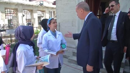 Cumhurbaşkanı Erdoğan, Fatih İmam Hatip Ortaokulu'nu Ziyaret Etti