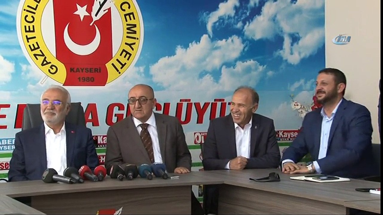 Mustafa Elitaş: CHP'de Müthiş Bir Kavga Var