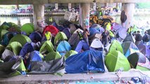بدء إخلاء أكبر مخيم للمهاجرين في باريس
