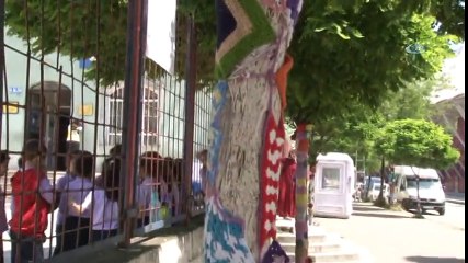 Doğa Sevgisi Ağaçlar İçin Örgü Ördürdü