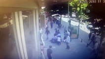 Sokakta eşini döven adama müdahale güvenlik kamerasında - İSTANBUL