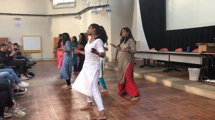 Spectacle des lycéens indiens