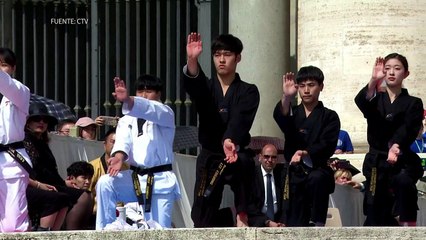 Taekwondo por la paz: jóvenes coreanos frente al papa Francisco