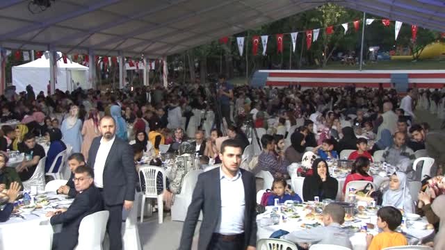 Esenler'de En Anlamlı İftar Sofrası Kuruldu