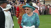 Queen hosts Buckingham Palace garden party