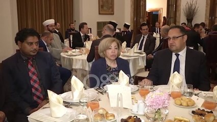 Ora News - Meta shtron iftar: Të ruajmë tolerancën fetare