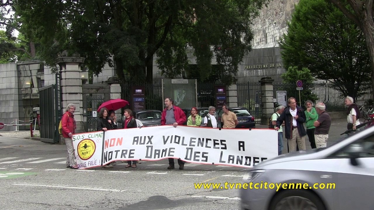 Soutien à Maxime Peugeot, amputé de la main, par une grenade policières.