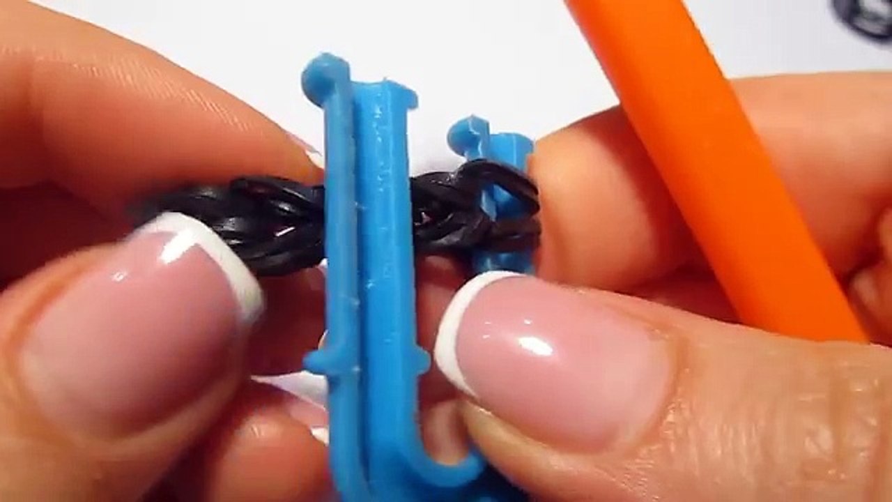 брелок ПЕЧЕНЬЕ ОРЕО из резинок на рогатке без станка | Oreo Rainbow Loom Bands Charm