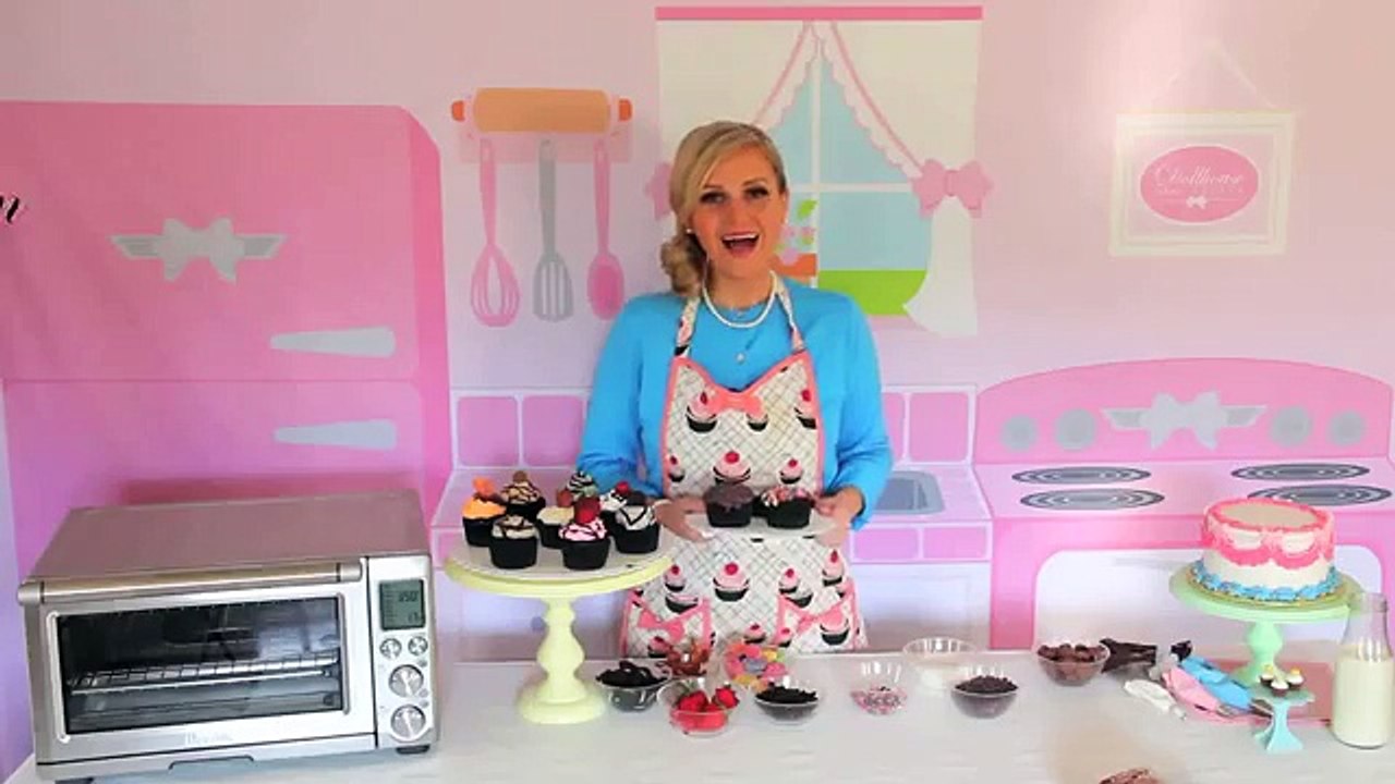 How To Make Easy One-Bowl Chocolate Buttermilk Cupcakes // Lindsay Ann Bakes