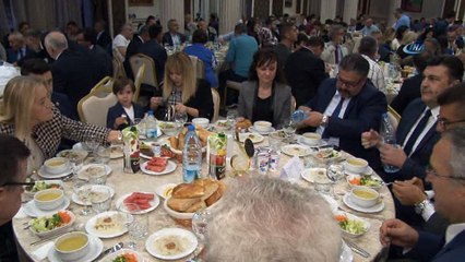 AYÜ üyeleri iftarda bir araya geldi