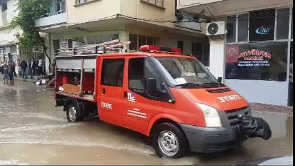 Manisa'da Sağanak Yağış Kula'da Hayatı Felç Etti