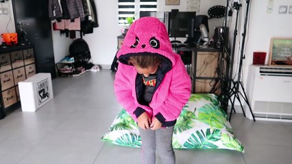 LEÇON D'ANATOMIE DE LOULOU _ Halloween Family Vlog