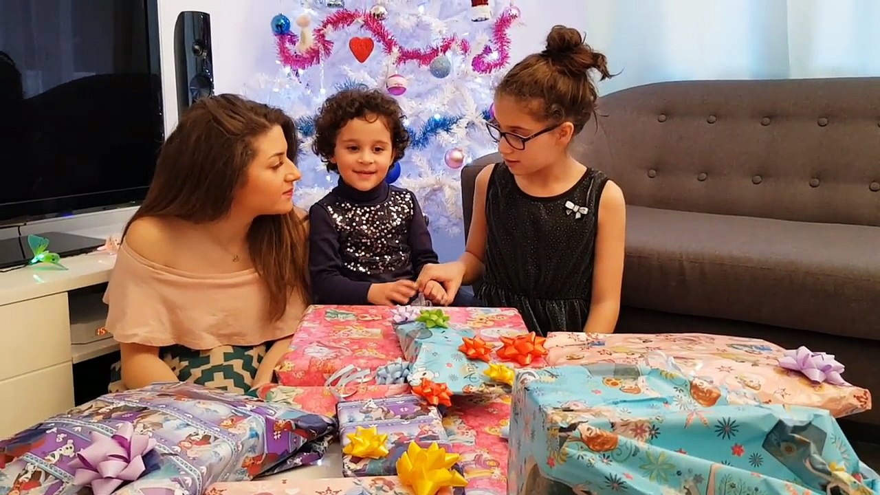 DIANA OUVRE SES CADEAUX !