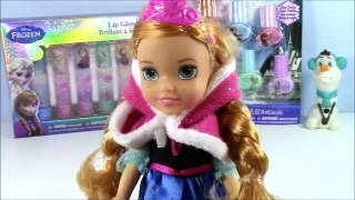 Disney Frozen Anna & Elsa Toddler Dolls try on Frozen SPARKLY Lip Gloss! Nail Polish!