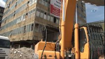 Ulus Meydanı’ndaki Gümrük Müsteşarlığı binası yıkılıyor