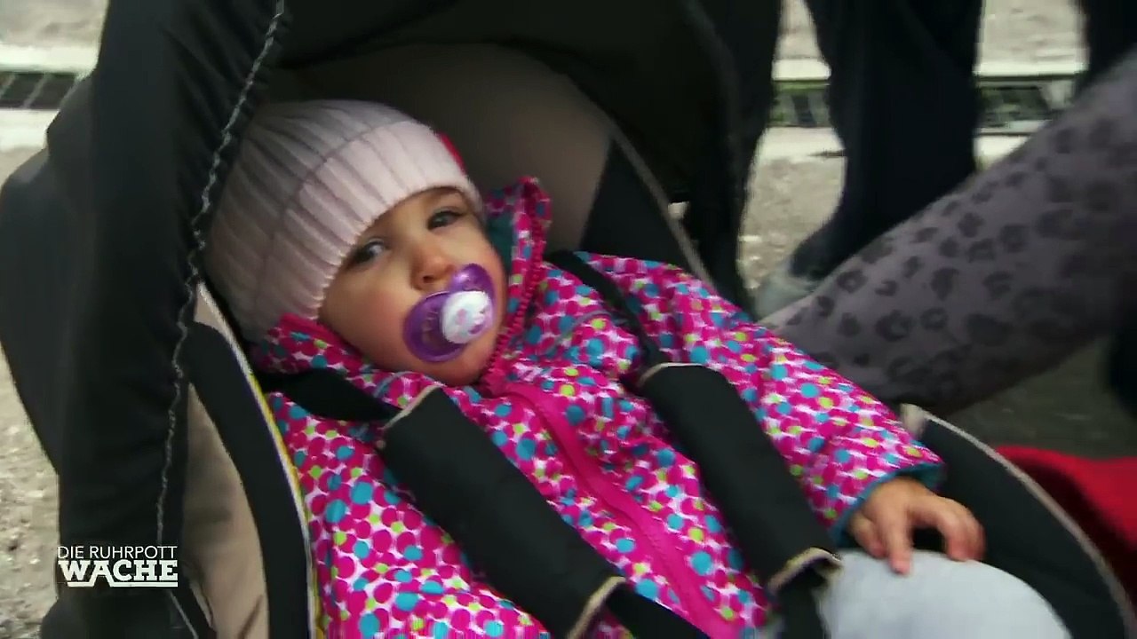 Dumme Täter: Was wollen sie mit dem Baby? | Lara Grünberg | Die Ruhrpottwache | SAT.1 TV