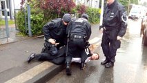 Almanya'da Terör Örgütü Yandaşlarına Tepki Gösteren Türk'e Polis Şiddeti