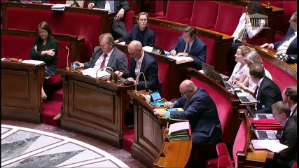 François Ruffin se fait rappeler à l'ordre pour sa tenue à l'Assemblée nationale