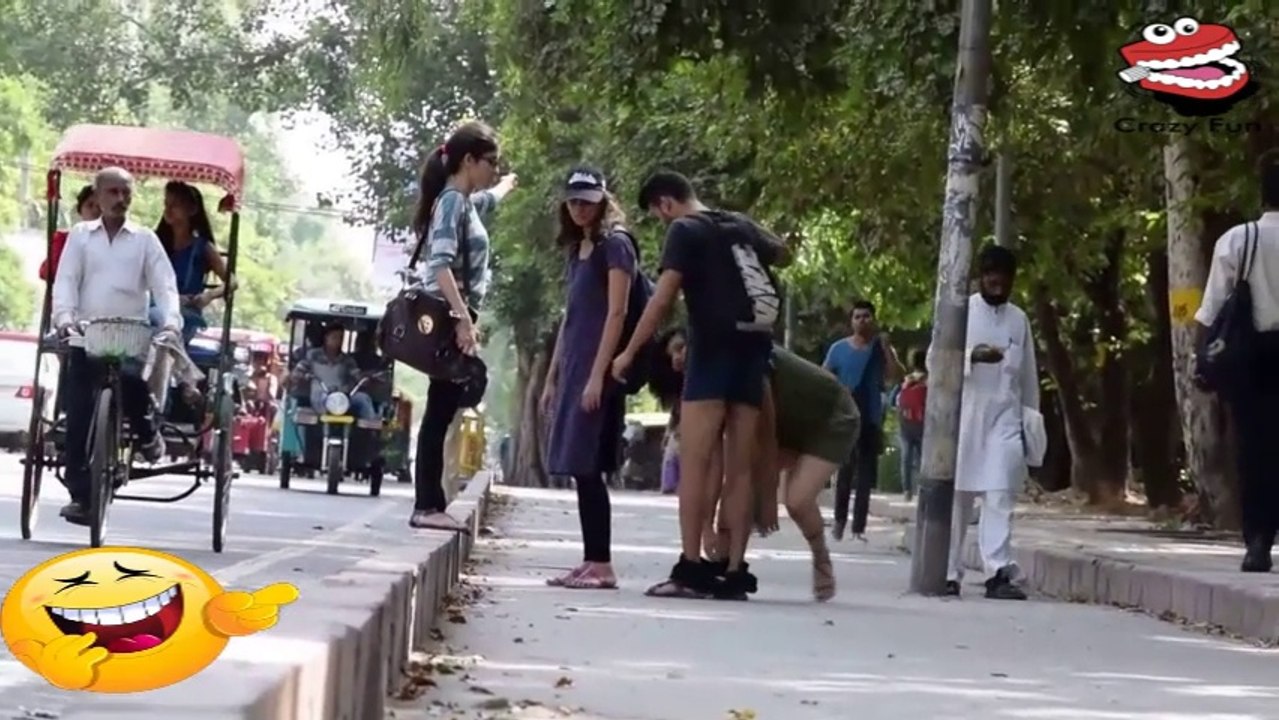 पब्लिक में पैंट निकालने वाला प्रैंक देखे लोगो का रिएक्शन !