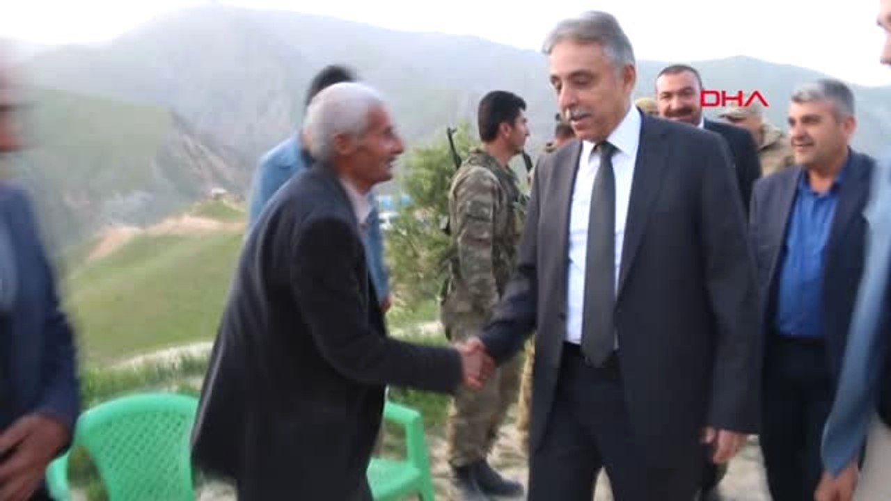 Hakkari Vali Toprak,1565 Rakımlı Üs Bölgesinde Mehmetçik ile İftar Yaptı