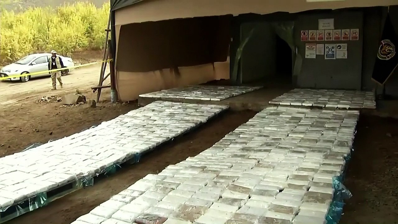 Perú incauta cocaína con imágenes de "El Chapo" y Pablo Escobar