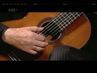 David Russell plays una limosna per el amor de dios