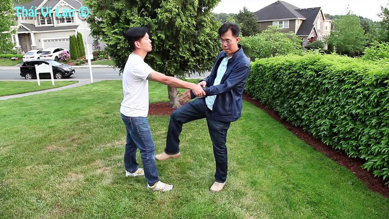 Tự Vệ Khi Bị Nắm Tay, Nắm Áo, & Kẹp Cổ
