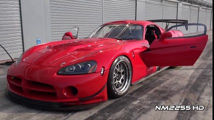 Dodge Viper SRT-10 GT3 Shooting Flames on Track!