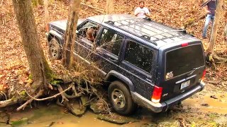 Idiot in Jeep Challenges Land Cruiser