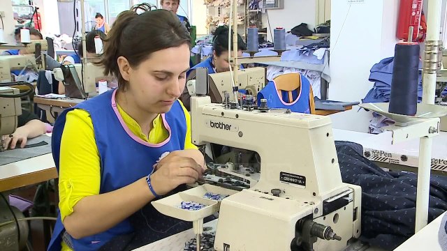 Pagat nuk po rriten. Biznesi fajëson taksat - Top Channel Albania - News - Lajme