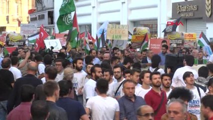 Скачать видео: Mavi Marmara'nın 8. Yıldönümünde İstiklal Caddesi'nde Yürüyüş