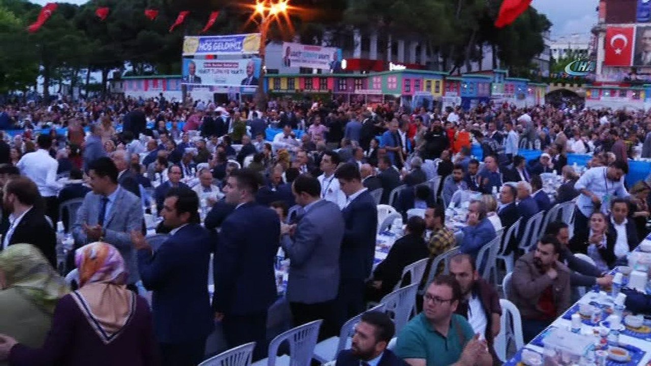 Başbakan Binali Yıldırım: “CHP’nin başkanı farklı konuşuyor, Cumhurbaşkanı adayı başka konuşuyor”