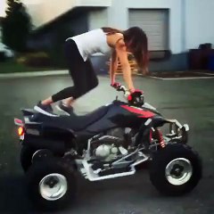 Elle maitrise son Quad à la perfection et en plus elle est jolie