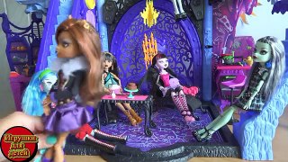 Видео с куклами Monster High серия 37 Модница Клодин и гардероб Барби в доме мечты