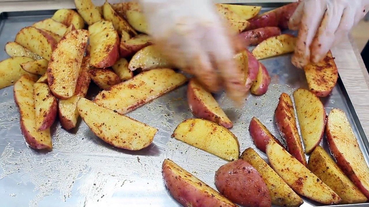 Картофель по деревенски с Сырным соусом