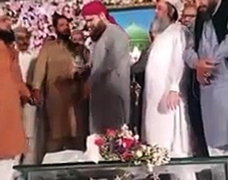Sare Parho Darood Aj Sarkar A Gay New 2018 by Alhaaj Awais Raza Qadri