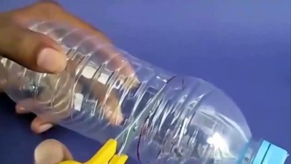 Vài cách làm chậu hoa xinh xắn từ vỏ chai nhựa 4