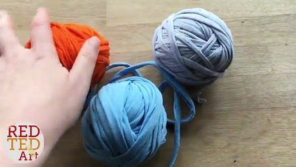 How to make T-Shirt Yarn (Easy Upcycle) - Great T-Shirt Yarn DIYs